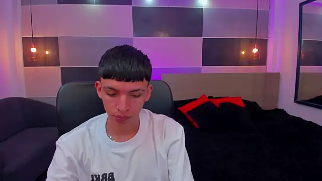 Snapshot of Juan_Nd_Steven chatting on 12-03-24, 04:47 Juan Nd Steven online show from 12-03-24, 04:47