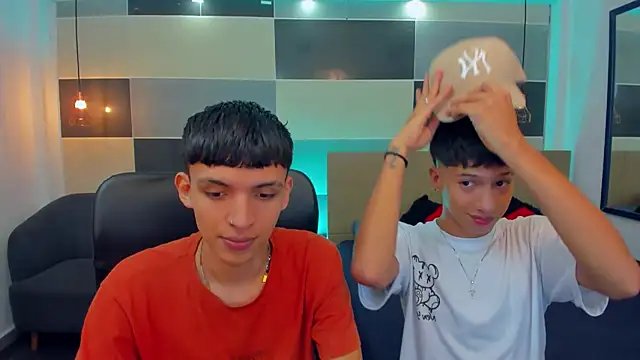 Snapshot of Juan_Nd_Steven chatting on 12-24-24, 04:44 Juan Nd Steven online show from 12-24-24, 04:44