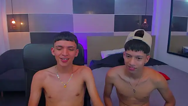 Snapshot of Juan_Nd_Steven chatting on 01-08-25, 07:24 Juan Nd Steven online show from 01-08-25, 07:24