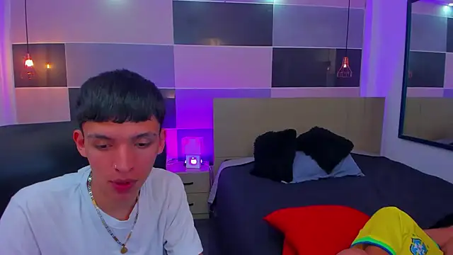 Snapshot of Juan_Nd_Steven chatting on 01-28-25, 07:11 Juan Nd Steven online show from 01-28-25, 07:11