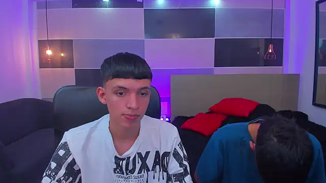 Snapshot of Juan_Nd_Steven chatting on 02-08-25, 04:14 Juan Nd Steven online show from 02-08-25, 04:14