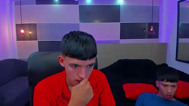 Snapshot of Juan_Nd_Steven chatting on 02-13-25, 04:22 Juan Nd Steven online show from 02-13-25, 04:22