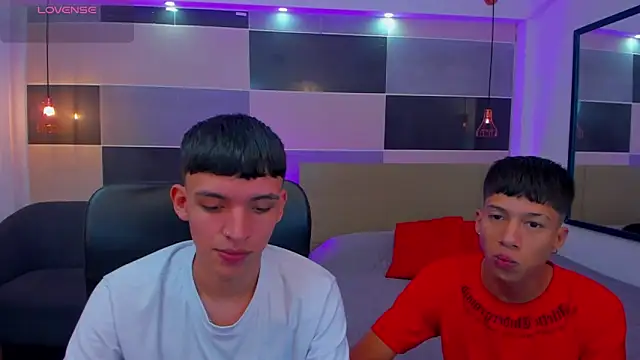 Snapshot of Juan_Nd_Steven chatting on 02-28-25, 04:54 Juan Nd Steven online show from 02-28-25, 04:54