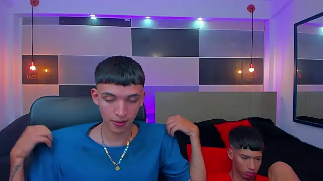 Snapshot of Juan_Nd_Steven chatting on 03-22-25, 04:24 Juan Nd Steven online show from 03-22-25, 04:24