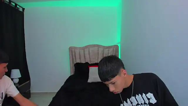 Snapshot of Juan_Nd_Steven chatting on 09-30-25, 10:04 Juan Nd Steven online show from 09-30-25, 10:04