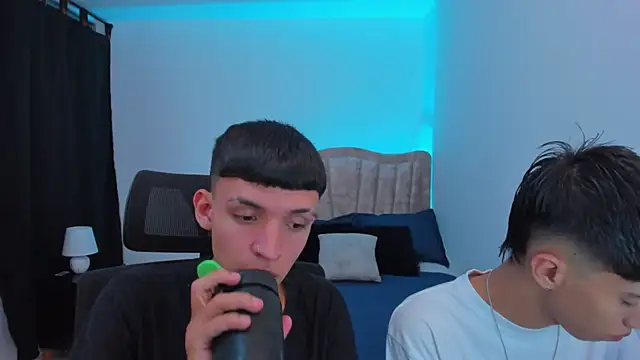 Snapshot of Juan_Nd_Steven chatting on 10-07-25, 04:31 Juan Nd Steven online show from 10-07-25, 04:31