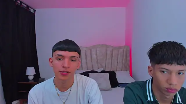 Snapshot of Juan_Nd_Steven chatting on 10-11-25, 04:12 Juan Nd Steven online show from 10-11-25, 04:12