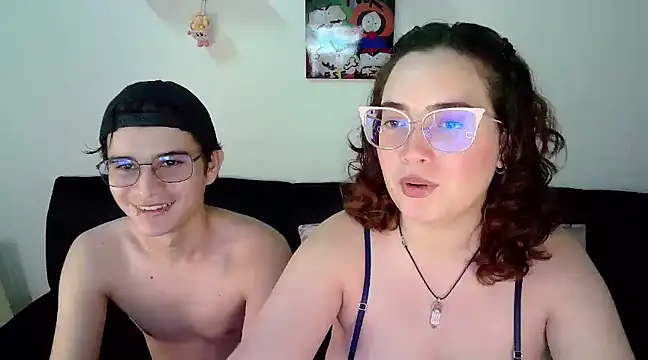 Snapshot of AndrewAnndCherry chatting on 01-15-25, 01:02 AndrewAnndCherry online show from 01-15-25, 01:02