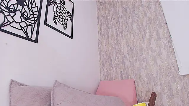 Snapshot of Brandhy_v chatting on 09-20-25, 12:06 Brandhy v online show from 09-20-25, 12:06