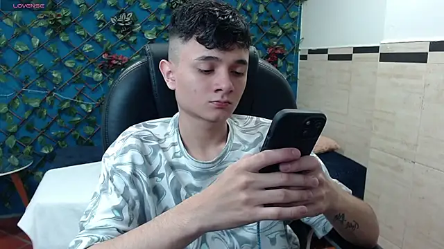 Snapshot of Waturox chatting on 01-22-25, 07:03 Waturox online show from 01-22-25, 07:03