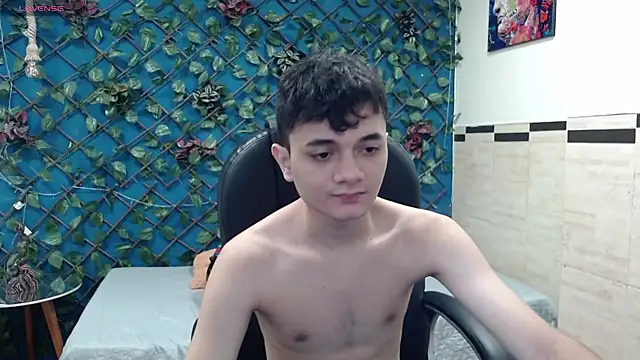 Snapshot of Waturox chatting on 09-18-25, 07:27 Waturox online show from 09-18-25, 07:27