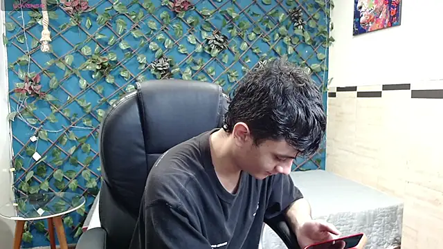 Snapshot of Waturox chatting on 10-14-25, 07:36 Waturox online show from 10-14-25, 07:36