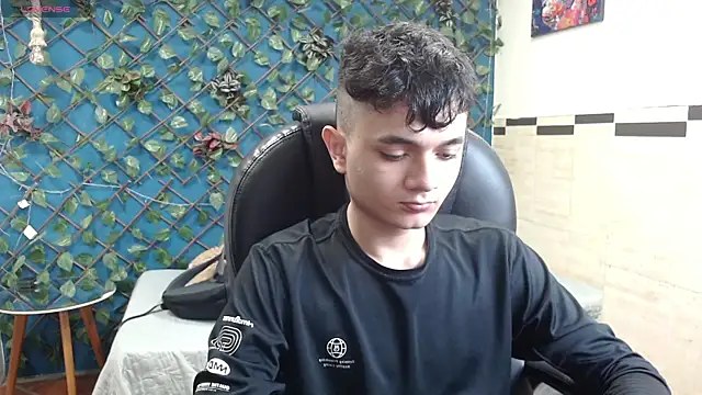 Snapshot of Waturox chatting on 10-23-25, 07:23 Waturox online show from 10-23-25, 07:23