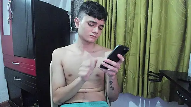 Snapshot of Waturox chatting on 11-29-25, 03:53 Waturox online show from 11-29-25, 03:53