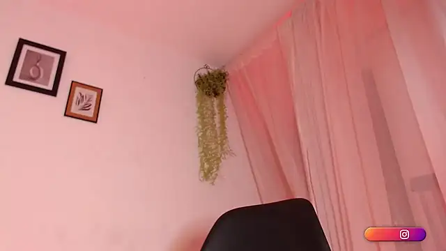 MiaKnox online show from 12-27-24, 10:59