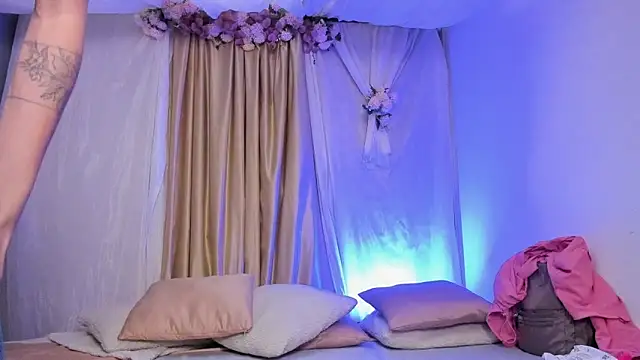 salomee star  online show from 10-21-25, 07:58