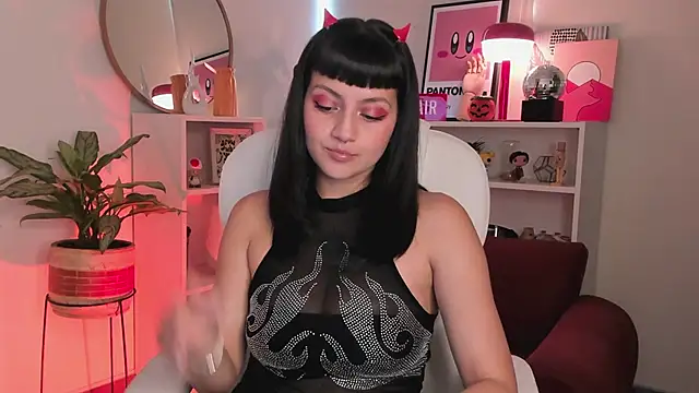 Snapshot of nahiapaws chatting on 10-31-25, 07:48 nahiapaws online show from 10-31-25, 07:48