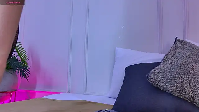 Snapshot of Mariapettit chatting on 11-11-25, 11:54 Mariapettit online show from 11-11-25, 11:54