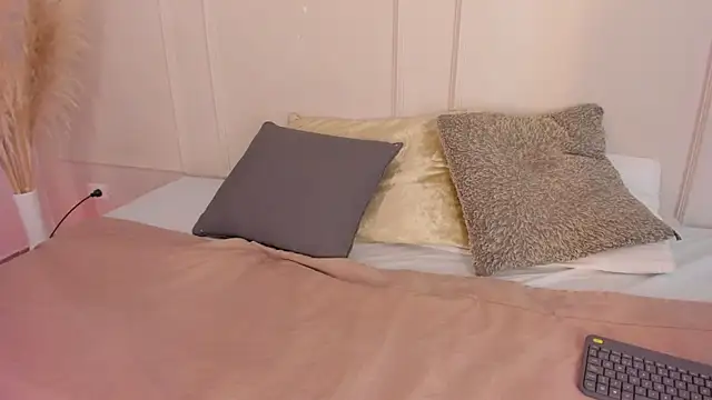 Mariapettit online show from 04-11-26, 01:37