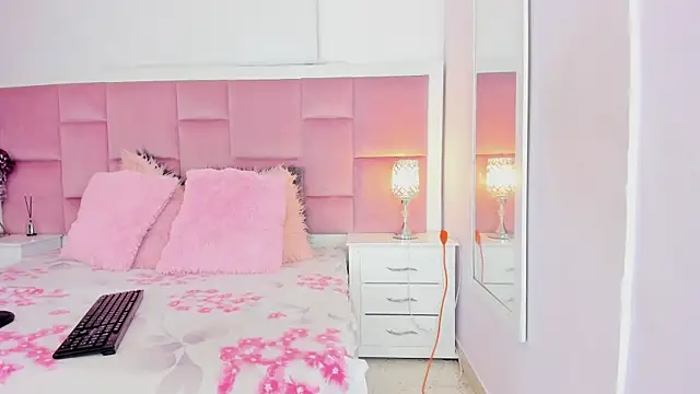 DaphneLloyd online show from 12-26-24, 08:32