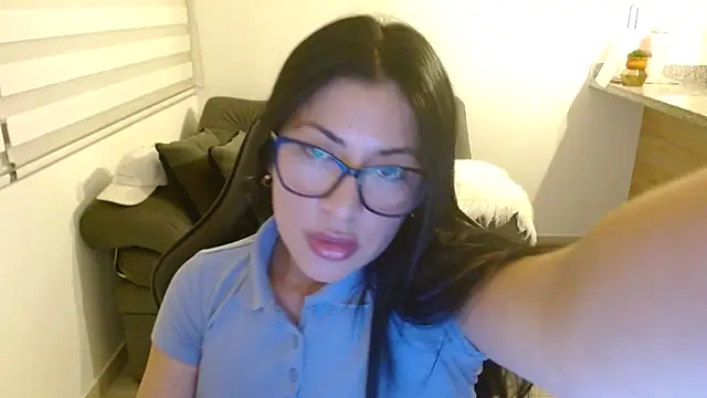 Snapshot of Charlotte_cute18 chatting on 06-22-26, 03:25 Charlotte cute18 online show from 06-22-26, 03:25
