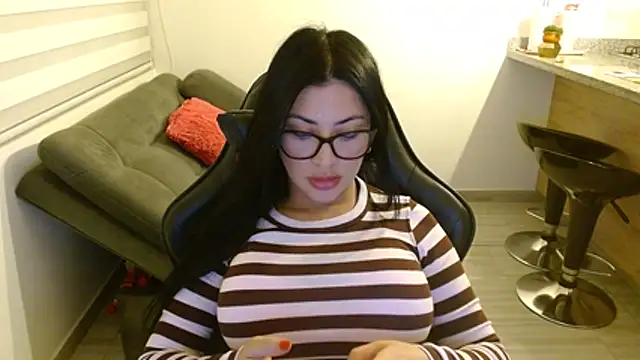 Snapshot of Charlotte_cute18 chatting on 07-18-26, 12:15 Charlotte cute18 online show from 07-18-26, 12:15