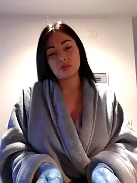 Snapshot of _monicab chatting on 02-06-25, 10:43 monicab online show from 02-06-25, 10:43