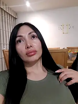 Snapshot of _monicab chatting on 10-05-25, 03:49 monicab online show from 10-05-25, 03:49