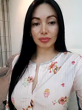 Snapshot of _monicab chatting on 06-11-26, 02:53 monicab online show from 06-11-26, 02:53