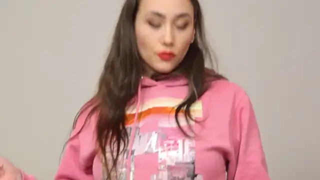 Snapshot of AliceMunro chatting on 02-17-25, 01:25 AliceMunro online show from 02-17-25, 01:25