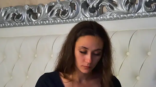 Snapshot of AliceMunro chatting on 09-10-25, 07:03 AliceMunro online show from 09-10-25, 07:03