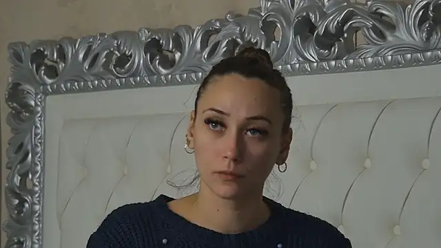 Snapshot of AliceMunro chatting on 10-17-25, 07:27 AliceMunro online show from 10-17-25, 07:27