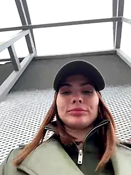 Snapshot of Accole chatting on 11-11-25, 09:09 Accole online show from 11-11-25, 09:09