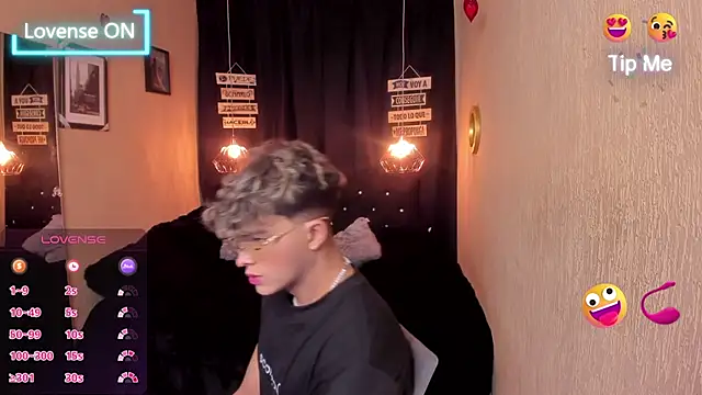 Snapshot of ANDRIUS_24 chatting on 03-20-25, 12:32 ANDRIUS 24 online show from 03-20-25, 12:32