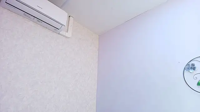 Snapshot of Chantal_taylor_ chatting on 10-15-25, 12:05 Chantal taylor online show from 10-15-25, 12:05