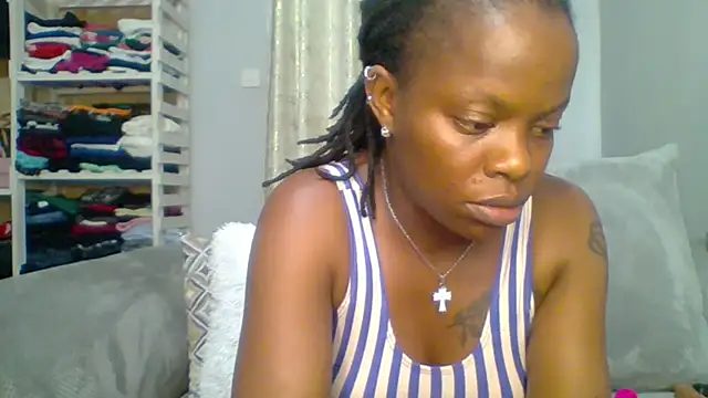 Snapshot of Petite_254 chatting on 09-19-25, 12:17 Petite 254 online show from 09-19-25, 12:17