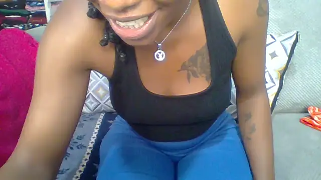 Snapshot of Petite_254 chatting on 10-14-25, 09:54 Petite 254 online show from 10-14-25, 09:54