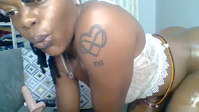 Snapshot of Petite_254 chatting on 11-28-25, 12:46 Petite 254 online show from 11-28-25, 12:46