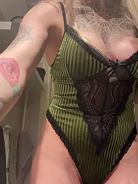 Snapshot of ElenaHaze chatting on 01-03-25, 04:37 ElenaHaze online show from 01-03-25, 04:37