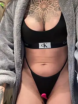 Snapshot of ElenaHaze chatting on 03-15-25, 09:41 ElenaHaze online show from 03-15-25, 09:41