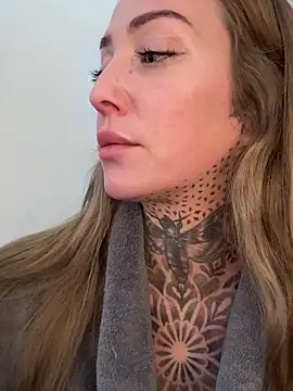 Snapshot of ElenaHaze chatting on 03-20-25, 03:04 ElenaHaze online show from 03-20-25, 03:04