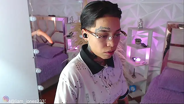 Jonesliam23 online show from 10-22-25, 07:13