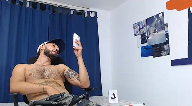 Snapshot of Sanit_Di chatting on 12-18-24, 09:51 Sanit Di online show from 12-18-24, 09:51