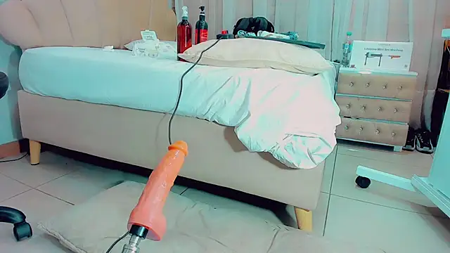 Snapshot of EmilyySaenz chatting on 01-30-25, 07:37 EmilyySaenz online show from 01-30-25, 07:37