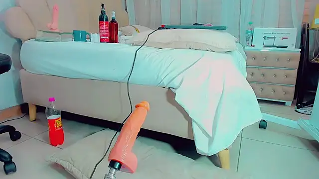 Snapshot of EmilyySaenz chatting on 01-31-25, 01:02 EmilyySaenz online show from 01-31-25, 01:02