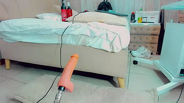 Snapshot of EmilyySaenz chatting on 02-23-25, 04:35 EmilyySaenz online show from 02-23-25, 04:35