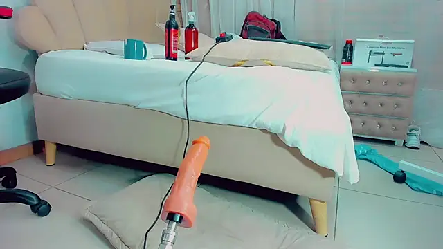 Snapshot of EmilyySaenz chatting on 03-13-25, 08:00 EmilyySaenz online show from 03-13-25, 08:00