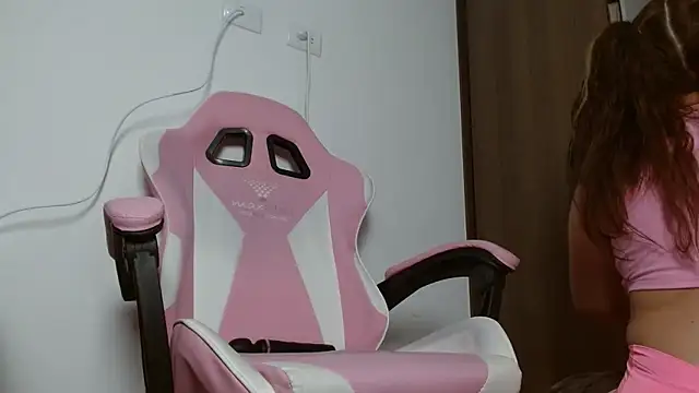 Snapshot of keilafranco chatting on 10-17-25, 12:14 keilafranco online show from 10-17-25, 12:14