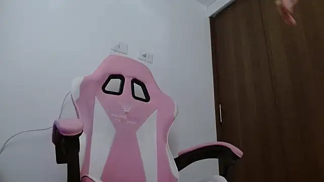 Snapshot of keilafranco chatting on 10-21-25, 05:46 keilafranco online show from 10-21-25, 05:46