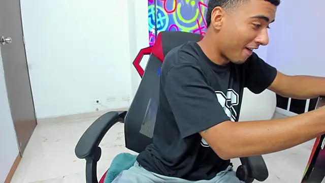 Snapshot of ANGEL_NICOLAS chatting on 12-18-25, 10:16 ANGEL NICOLAS online show from 12-18-25, 10:16